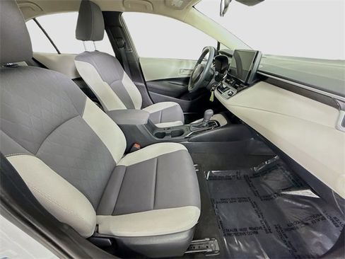 Used 2023 Toyota Corolla LE image 25