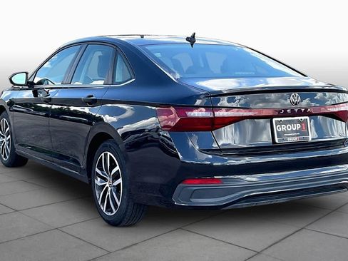 Used 2025 Volkswagen Jetta SE FWD image 11