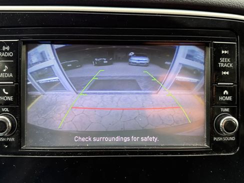 Used 2020 Mitsubishi Outlander ES AWD/4WD image 17