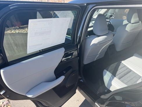 New 2025 Mitsubishi Outlander SE image 18