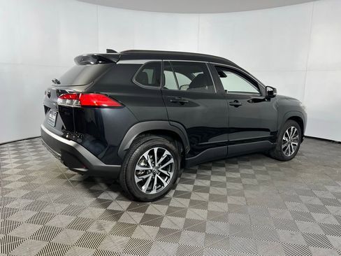 Used 2022 Toyota Corolla Cross XLE w/ Convenience Package image 7