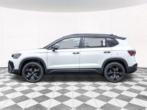 Used 2025 Volkswagen Taos SE image 13