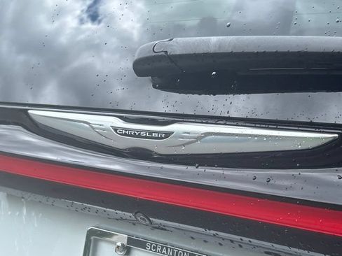 Used 2021 Chrysler Pacifica Touring FWD image 14
