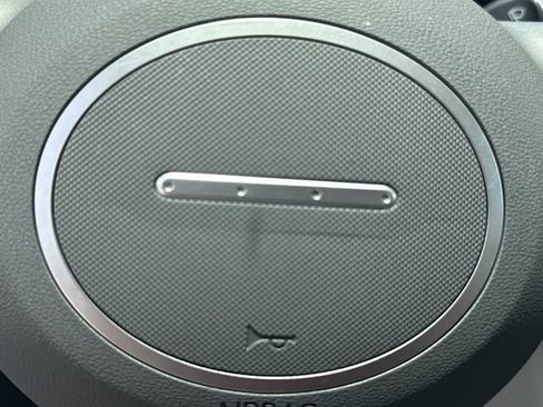 Used 2025 Hyundai Kona SEL FWD image 23