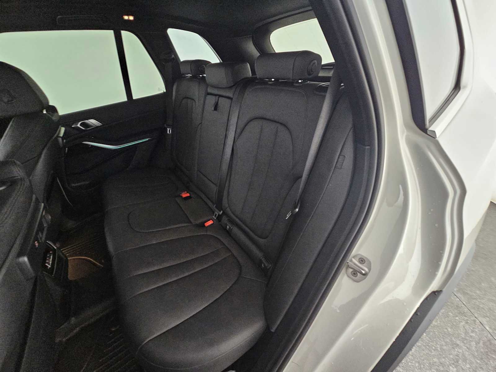 Used 2021 BMW X5 sDrive40i w/ Convenience Package RWD image 17