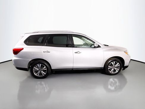 Used 2019 Nissan Pathfinder SV image 11