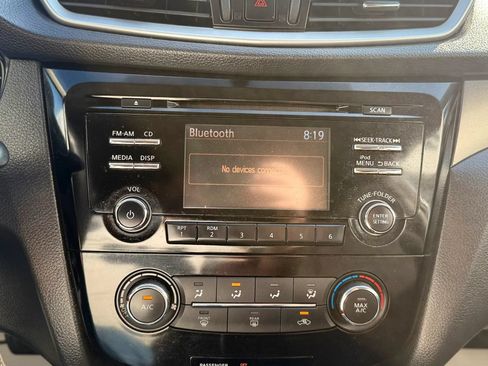 Used 2015 Nissan Rogue S AWD/4WD image 15