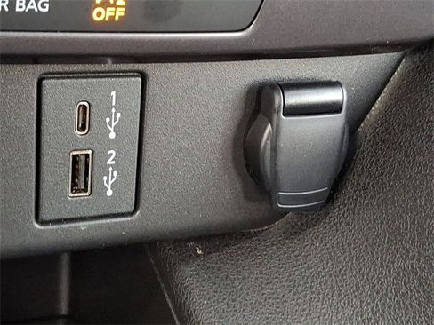 Used 2024 Nissan Leaf S image 25