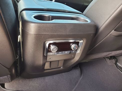 Used 2025 GMC Yukon XL AT4 w/ AT4 Premium Package AWD/4WD image 15