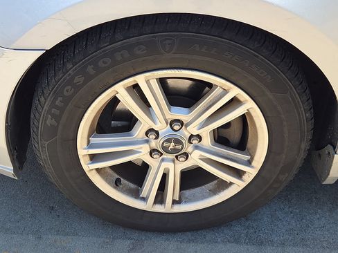 Used 2013 Ford Mustang Coupe RWD image 3
