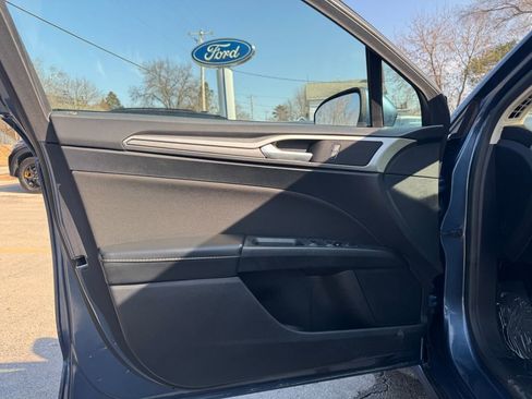 Used 2019 Ford Fusion SE image 12