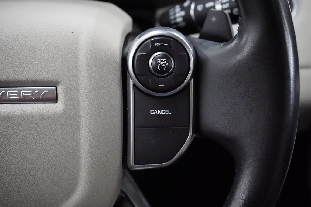 Used 2018 Land Rover Discovery HSE AWD/4WD image 16