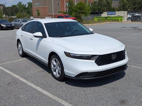 Used 2025 Honda Accord LX image 3