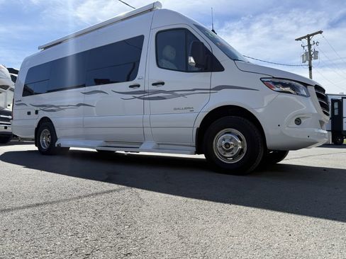 Used 2022 Mercedes-Benz Sprinter 3500 image 16