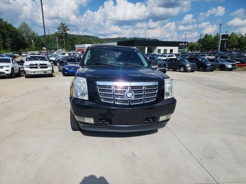 Used 2011 Cadillac Escalade Luxury AWD/4WD image 3