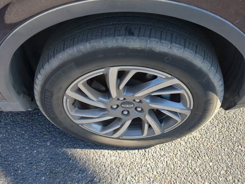 Used 2023 Lincoln Corsair FWD image 9