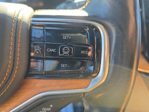 Used 2022 Jeep Grand Wagoneer Series III w/ Rear Seat Video Group 1 image 17