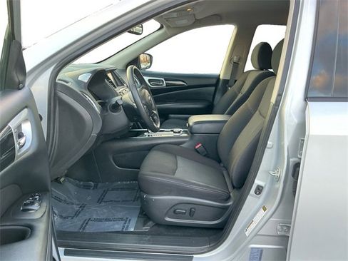 Used 2020 Nissan Pathfinder SV image 10