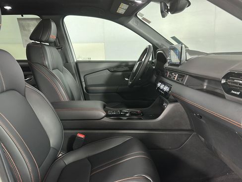 Used 2025 Honda Pilot TrailSport image 33