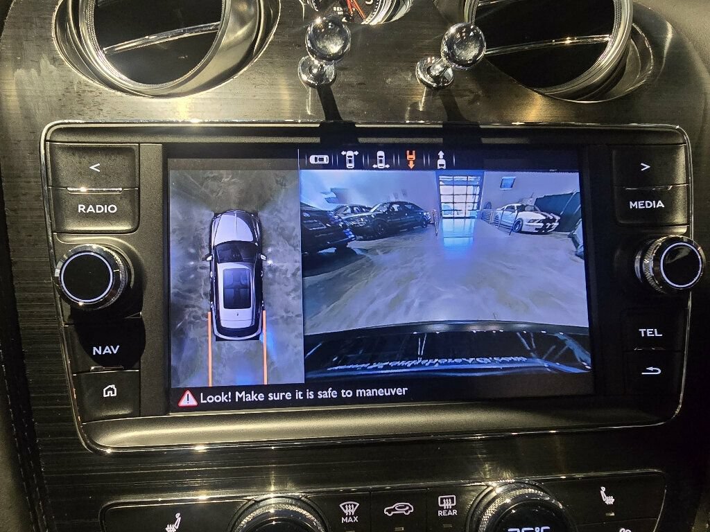 Used 2019 Bentley Bentayga AWD/4WD image 11