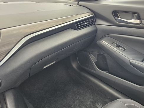 Used 2025 Nissan Altima 2.5 SV FWD image 23