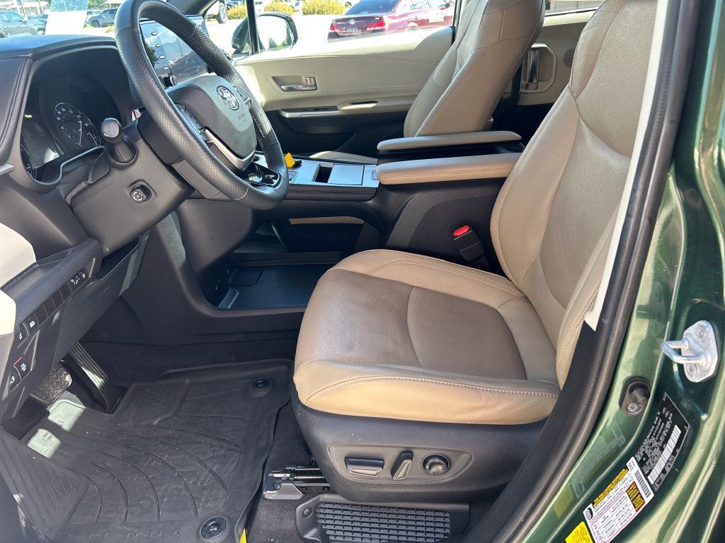 Certified 2022 Toyota Sienna Limited AWD/4WD image 18