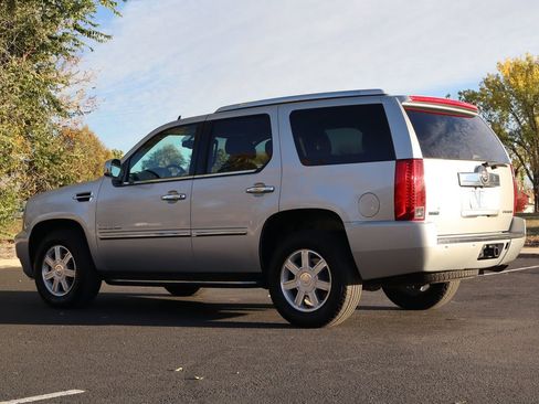 Used 2011 Cadillac Escalade AWD image 7