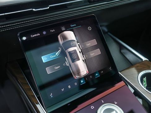 Certified 2025 Cadillac Escalade Sport Platinum w/ LPO, ONYX Package image 18