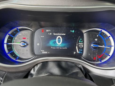 Used 2024 Chrysler Pacifica Limited FWD image 25