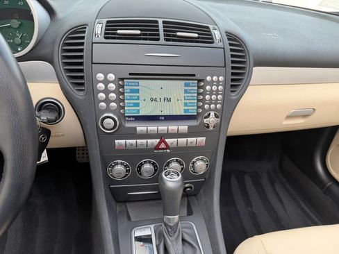 Used 2005 Mercedes-Benz SLK 350 image 10