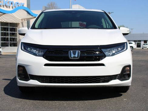 New 2026 Honda Odyssey Touring image 3