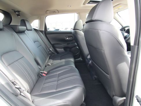 Used 2023 Honda HR-V EX-L image 9