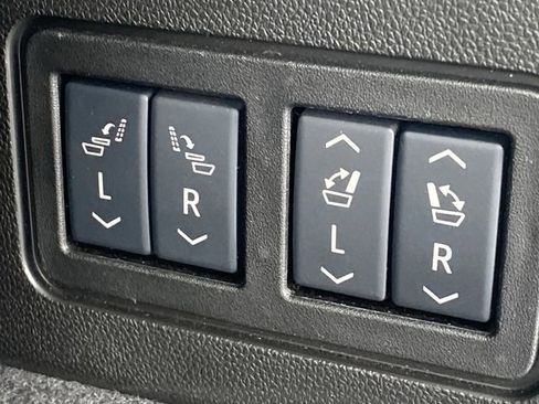 Certified 2025 Cadillac XT6 Premium Luxury FWD image 8