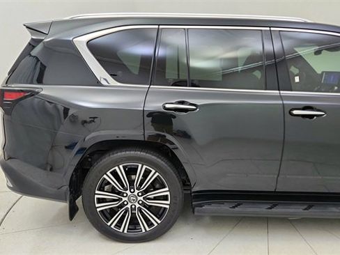Used 2024 Lexus LX 600 4WD w/ Luxury Package image 12