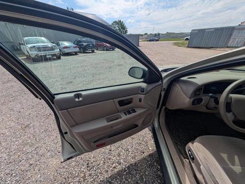 Used 2005 Ford Taurus SE FWD image 22
