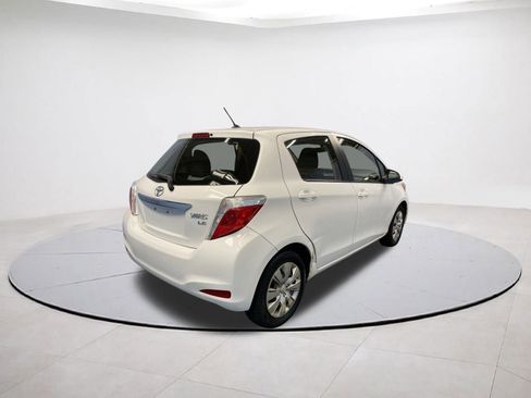 Used 2012 Toyota Yaris 4-Door Hatchback image 6