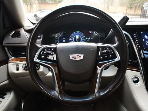 Used 2017 Cadillac Escalade ESV Luxury image 28