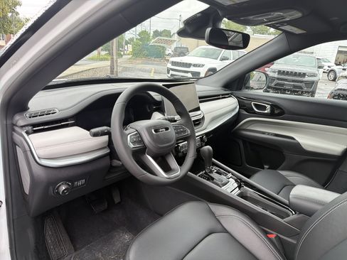 New 2026 Jeep Compass Limited AWD/4WD image 9