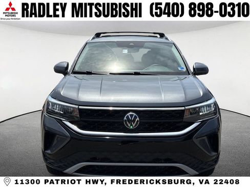 Used 2024 Volkswagen Taos SE w/ Panoramic Sunroof Package AWD/4WD image 19