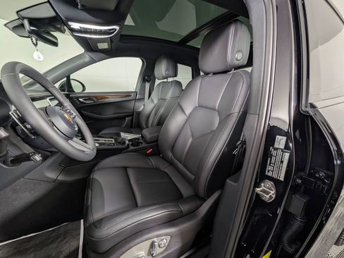 New 2026 Porsche Macan image 5