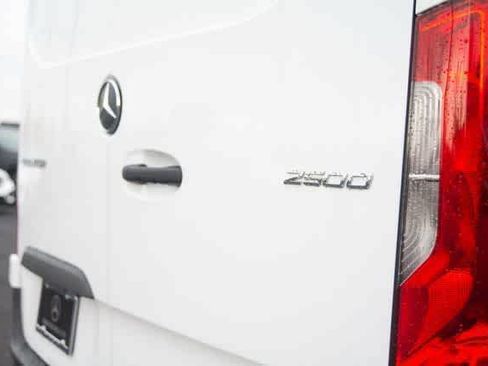 Used 2025 Mercedes-Benz Sprinter 2500 image 16