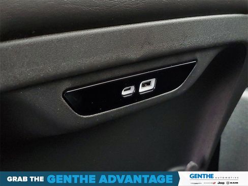 New 2026 Chrysler Pacifica Select image 29