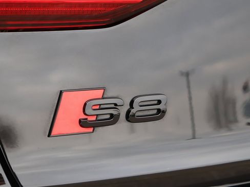 Used 2024 Audi S8 4.0T image 8