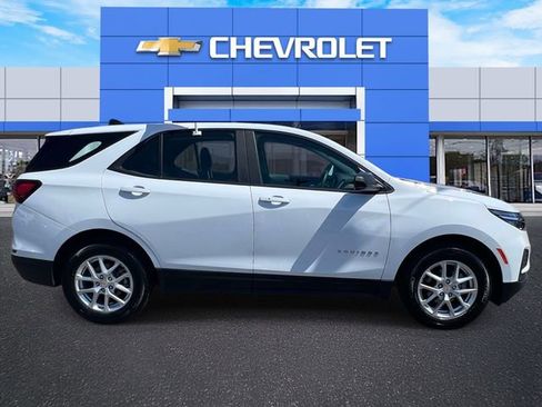 Used 2023 Chevrolet Equinox LS w/ Driver Confidence II Package FWD image 4