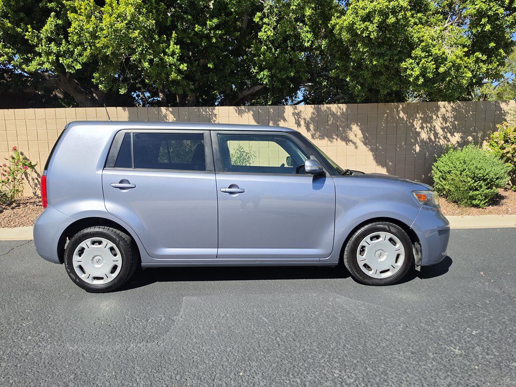 Used 2010 Scion xB FWD image 2