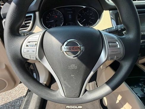 Used 2016 Nissan Rogue S FWD image 25