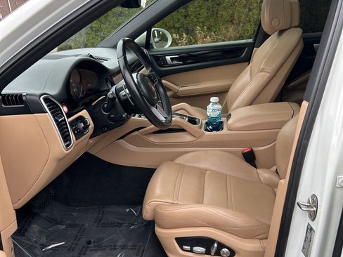 Used 2021 Porsche Cayenne Coupe image 14