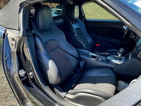 Used 2014 Nissan 370Z Touring w/ Sport Package image 7