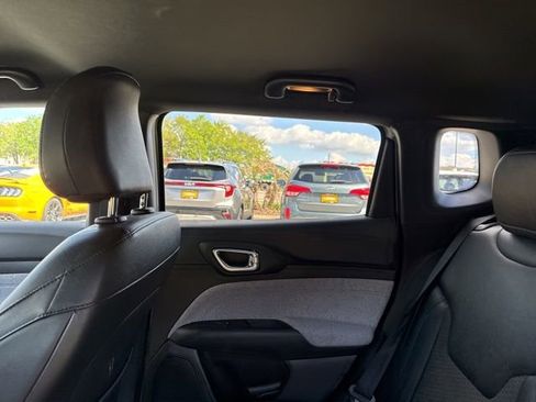 Used 2025 Jeep Compass Latitude image 20