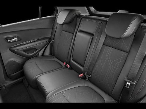 Used 2019 Chevrolet Trax LT w/ Sun & Sound Package FWD image 18